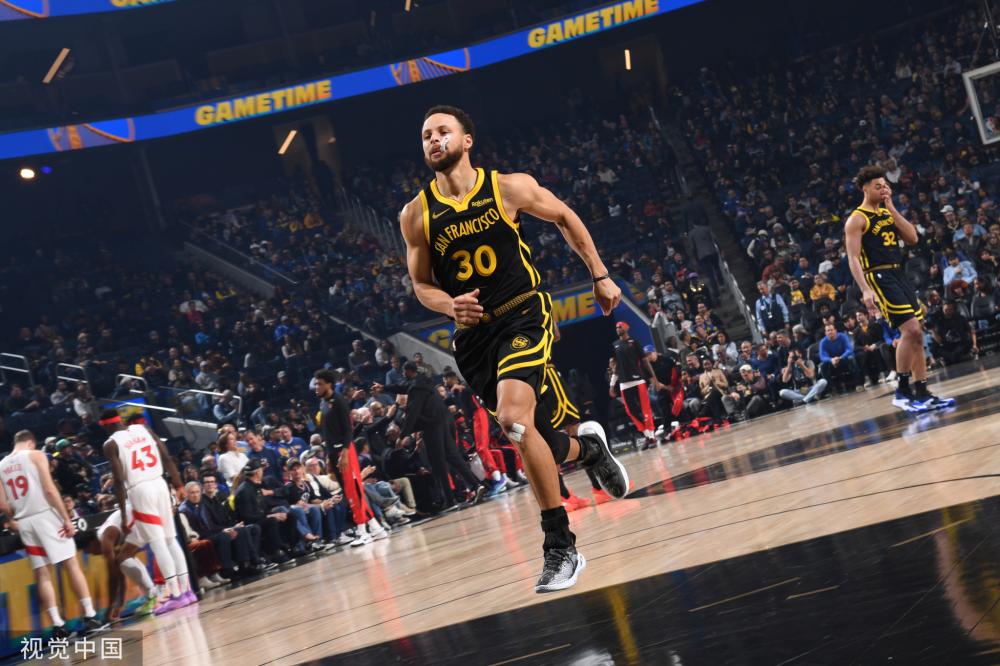 在比赛初期 在比赛初期